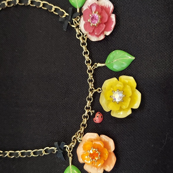 NWT Betsey Johnson VINTAGE FLOWERS & LADYBUG NECKLACE - Picture 3 of 8